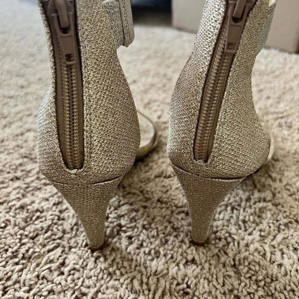 Sparkly Gold heels - Picture 2 of 4